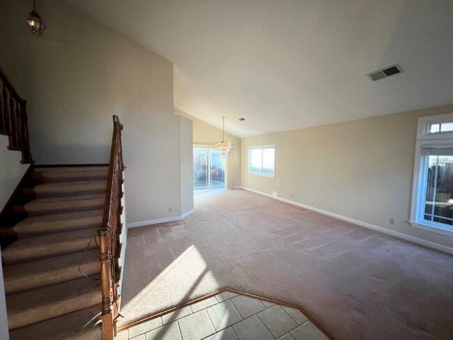 Foto del edificio - Nor Cal Realty, Inc - 4 bedroom 3 bath wit...