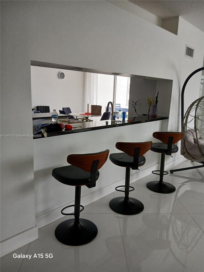 Foto del edificio - 10730 NW 66th St