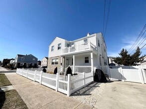 Building Photo - 301 N Harding Ave