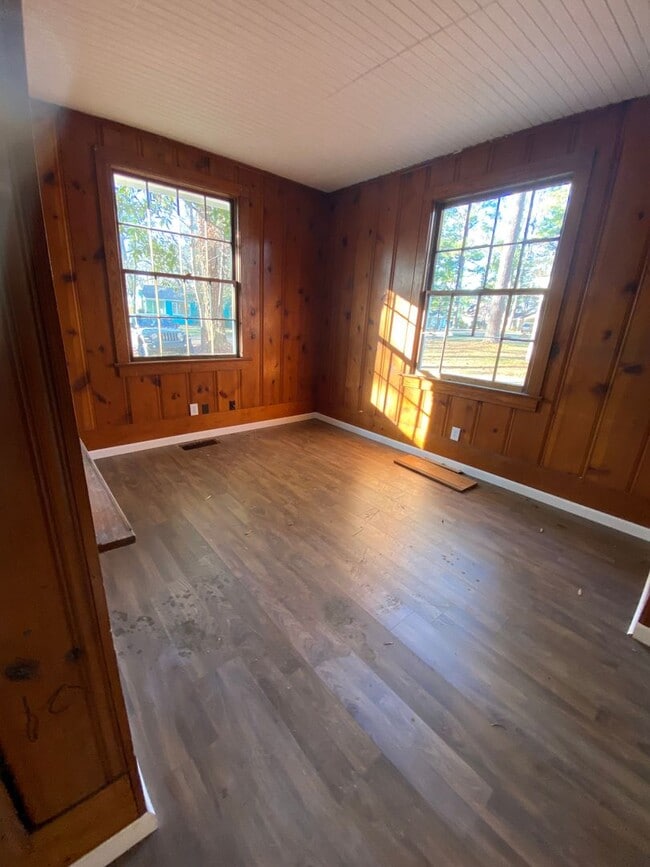 Building Photo - Newly Renovated 3 Bed / 2 Bath in Broadmoo...