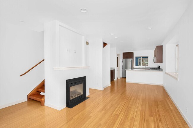 Foto del edificio - Stunning Townhome in the heart of Columbia...