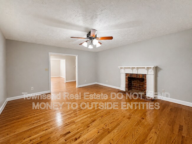 Foto del edificio - 3316 Cliffdale Rd