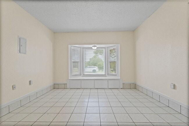 Building Photo - 601 Rucker St