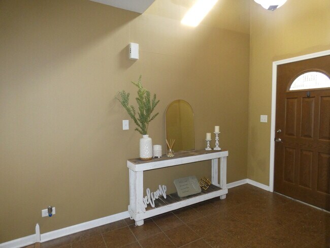 Foto del edificio - 653 N Edgemere Dr