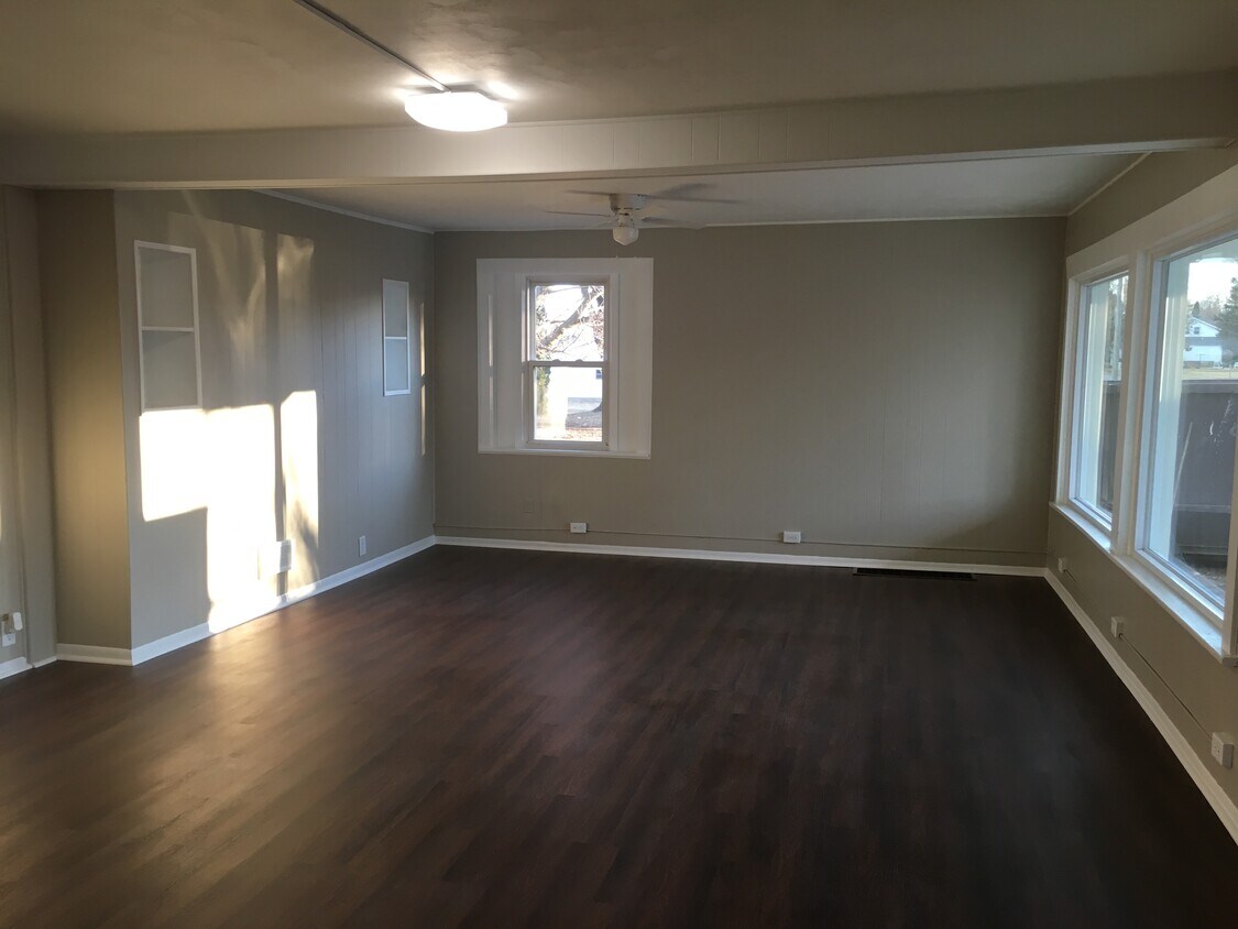 Foto principal - 223 N West St