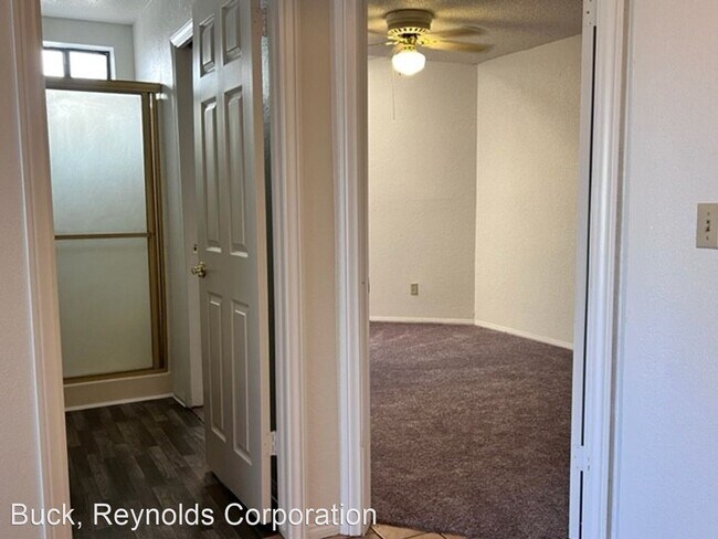 Building Photo - 2 br, 1.5 bath House - 2022 Merril Ln 8i