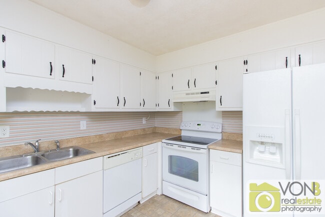 Building Photo - 4156 Clearview Dr