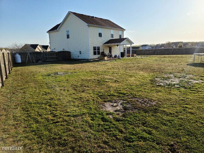 Building Photo - 4 br, 2.5 bath House - bay leaf dr
