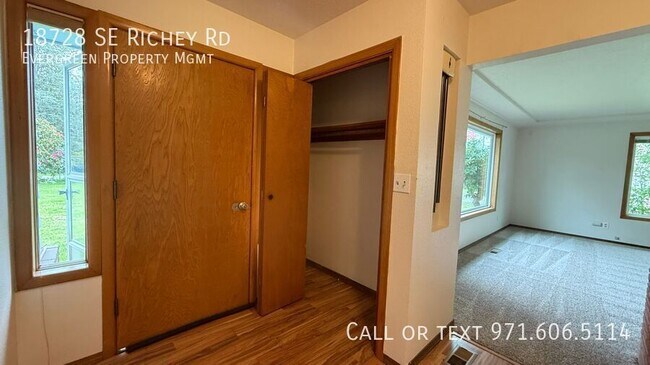 Building Photo - 18728 SE Richey Rd