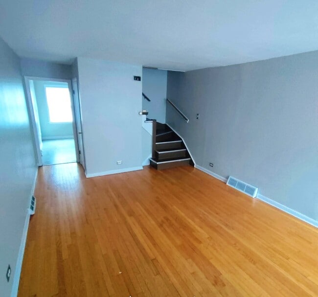Foto del edificio - 2430 E 73rd St