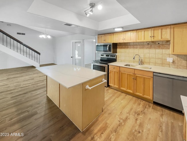 Building Photo - 6434 W Sunnyslope Ln