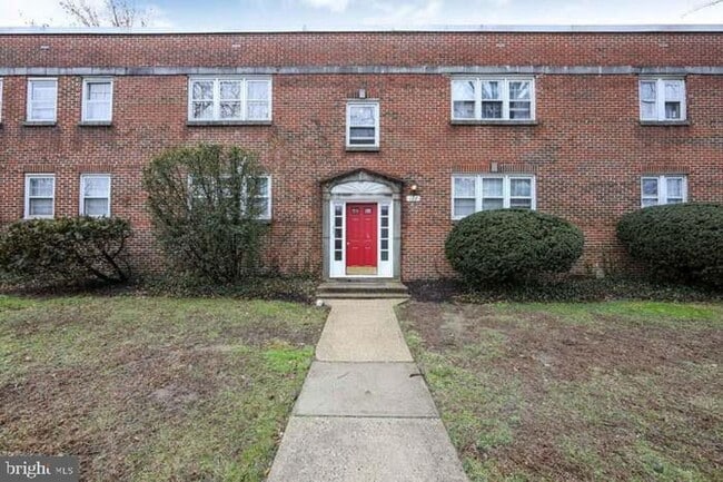 Building Photo - "Chic 1-Bedroom Condo: Your Ideal Home in ...
