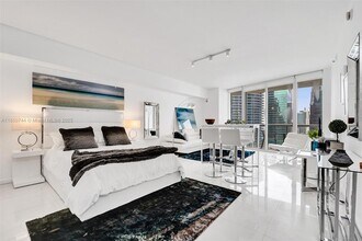 Building Photo - 475 Brickell Ave