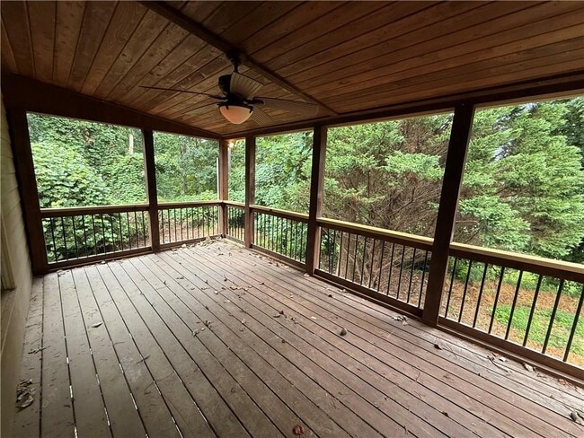 Building Photo - 1505 Hillcrest Dr