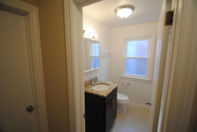 Foto del edificio - 1649 N Sayre Ave