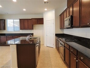 Building Photo - 477 Astillero St