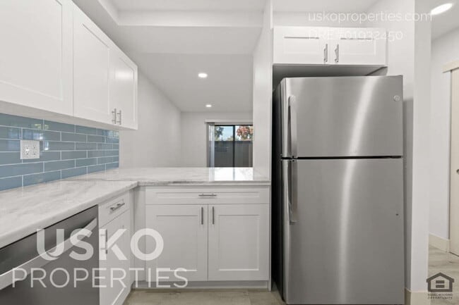 Building Photo - "Spacious 3-Bed Condo with 2 Baths in Citr...