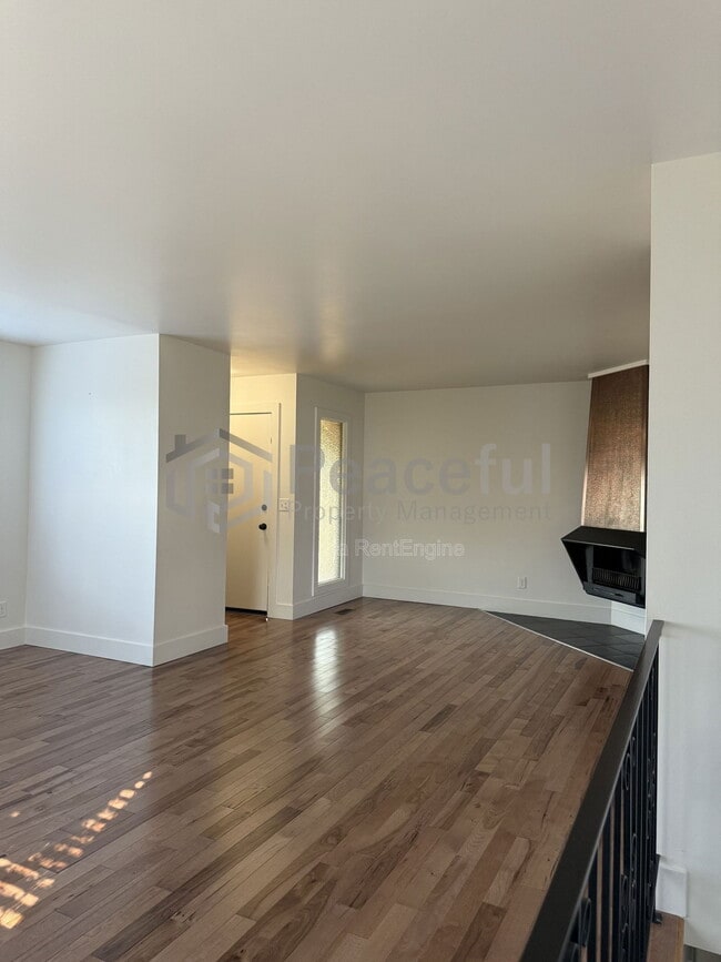 Foto del edificio - 2025 Broadmoor St S