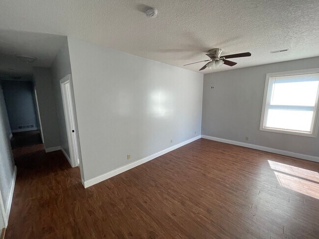 Foto del edificio - Spacious 3-bedroom, 2-bathroom duplex loca...
