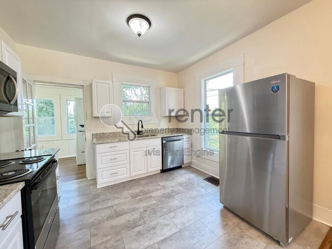 Photo - 1314 Dallas Road House