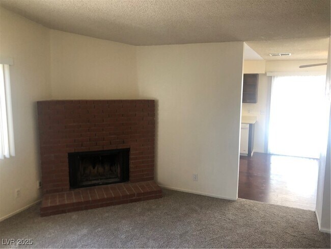 Foto del edificio - 594 Grimsby Ave