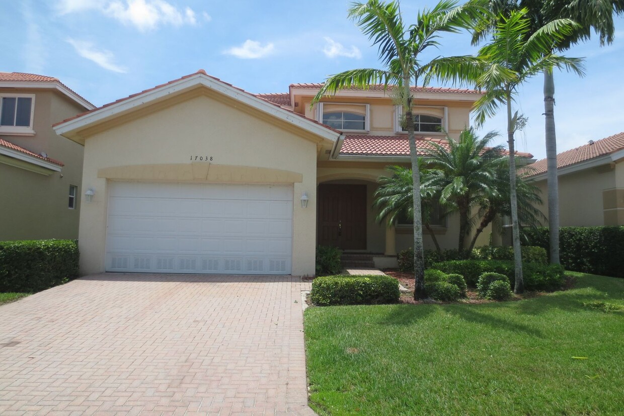 Foto principal - Huge 4 Bedroom- Single Family Home with Lo...