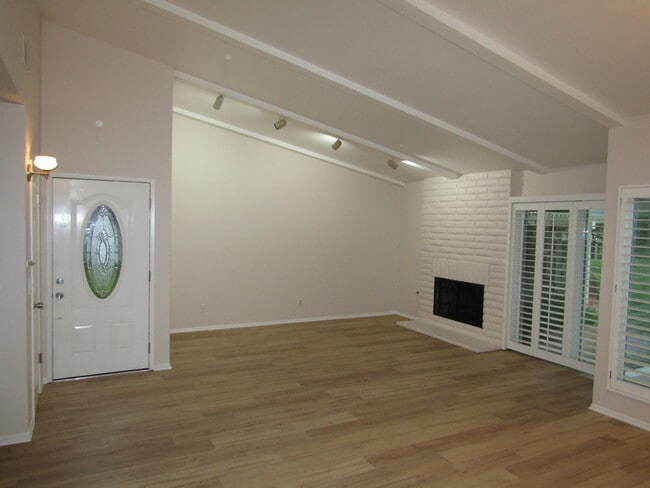 Building Photo - 26 Stanford Cir