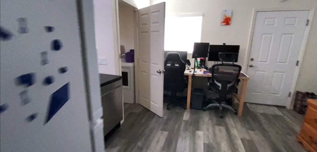 Foto principal - 445 East Foster Road, Unit Large Studio