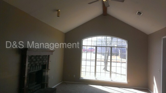 Building Photo - 14801 Chisholm Trail