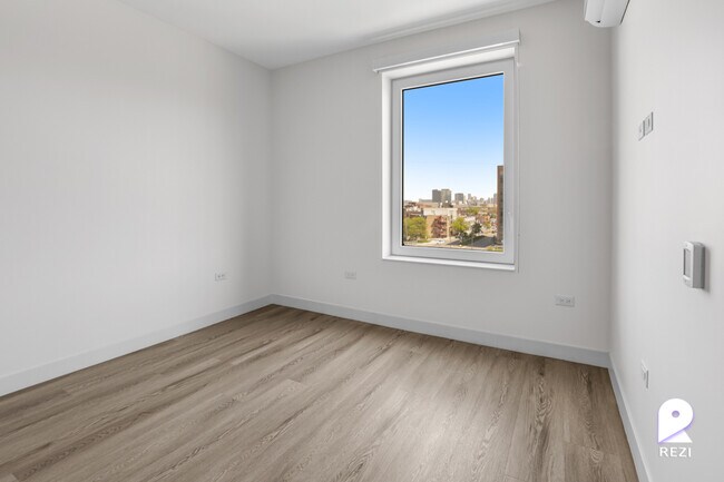 Foto del edificio - 670 N May St