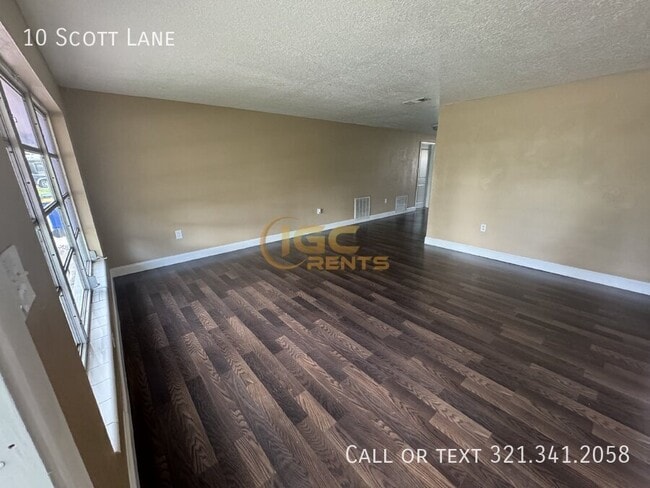 Building Photo - 10 Scott Ln