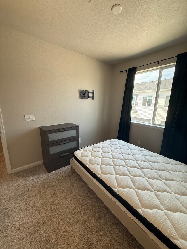 Foto del edificio - 1849 S Poplar Ct