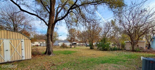 Building Photo - 3 br, 1 bath House - 1834 E. Mona Lane