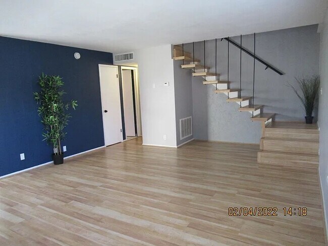 Foto del edificio - All Utilities Included! Charming 2-Bedroom...
