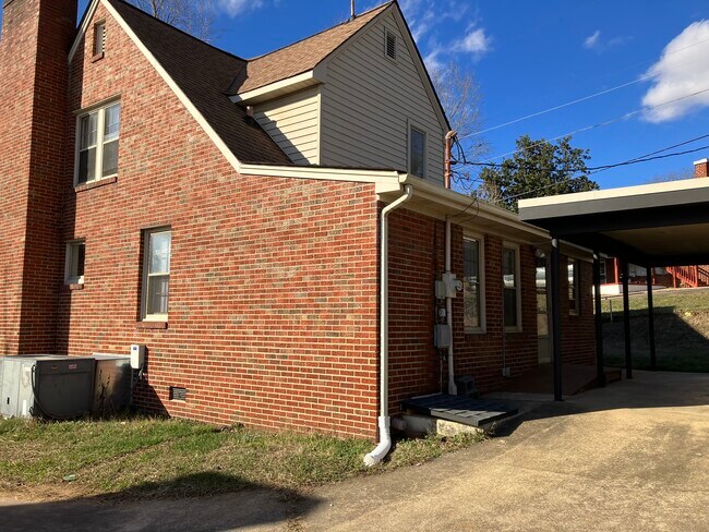 Building Photo - 685 Sherman Pl