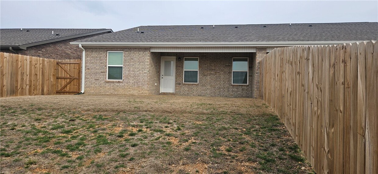 Building Photo - 523 NW 68th Ave