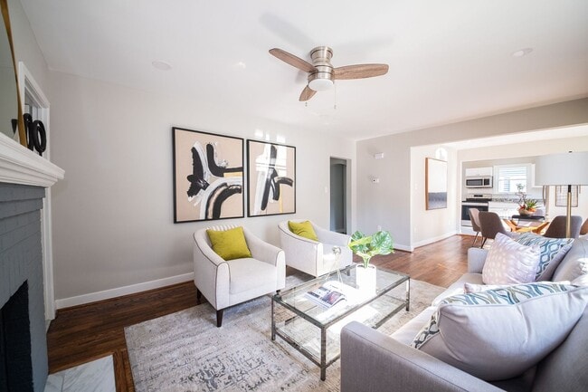 Foto del edificio - 3 Bedrooms, 2 Bathrooms on Colonial Avenue in Colonial Heights! Must SEE!!!