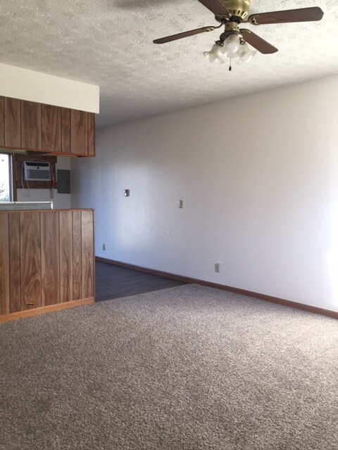 Building Photo - 1166 S Glenn Ave