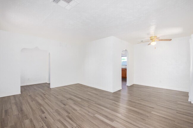 Foto del edificio - 4613 N 11th Pl