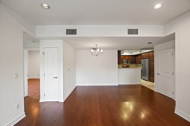 Building Photo - 1212 McClellan Dr Los Angeles, CA 90025