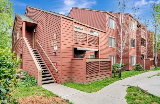 Foto del edificio - 820 Catkin Ct