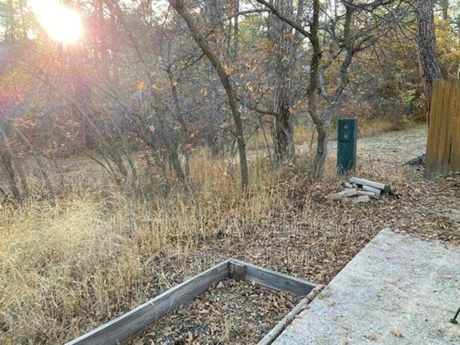Building Photo - 1497 Spring Valley Dr