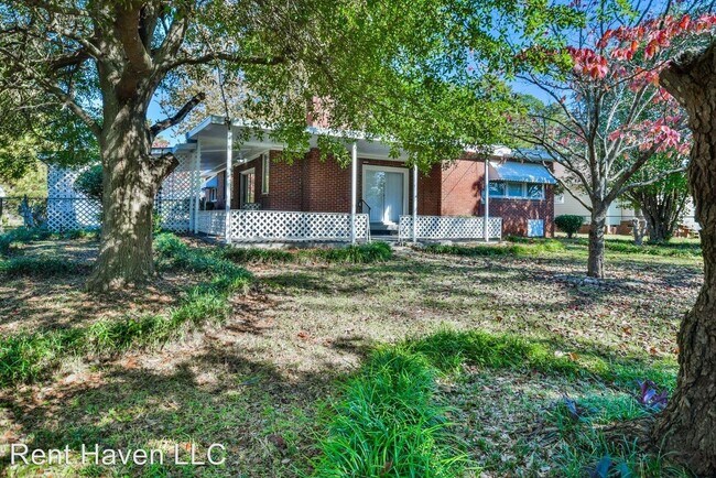 Building Photo - 4121 Chesterfield Dr