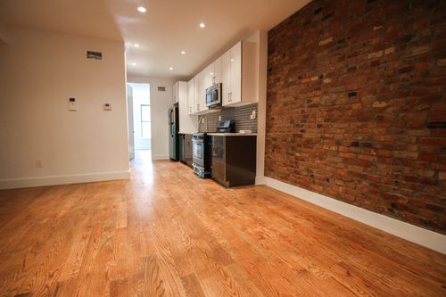 Foto del edificio - 184 Rockaway Ave