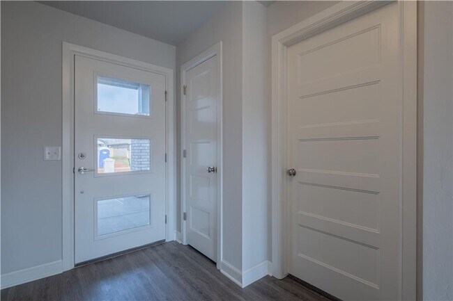Foto del edificio - Three bed home in Deer Creek schools