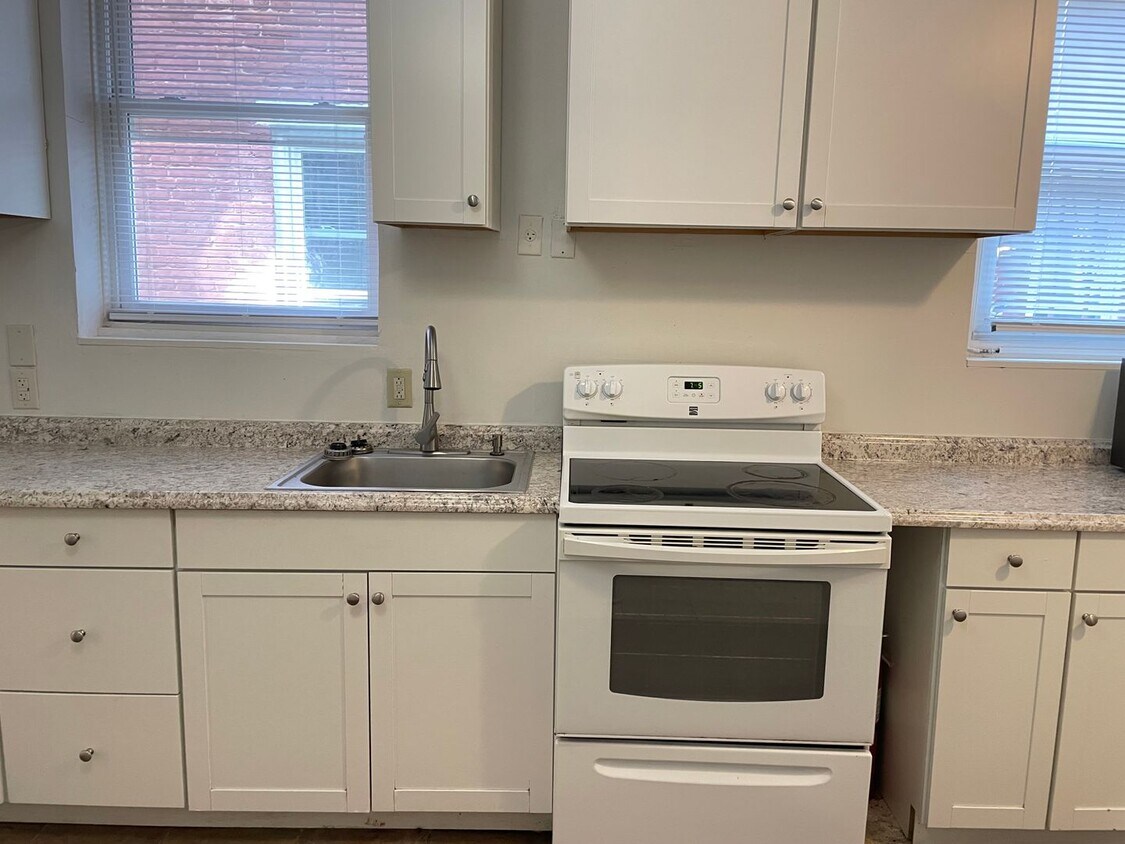 605 Marietta Ave Unit Apt. B, Lancaster, PA 17603 Room for Rent in