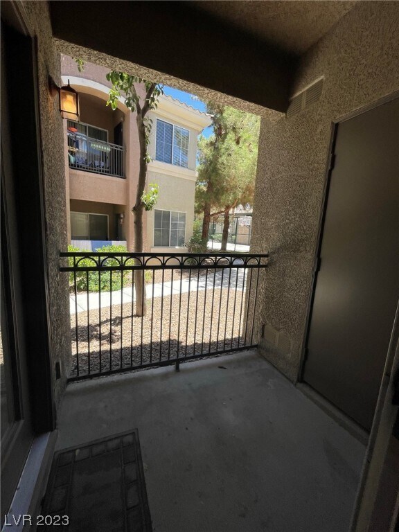 Foto del edificio - 9050 W Warm Springs Rd