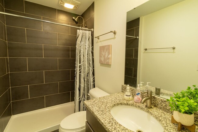 Building Photo - The King Apartments