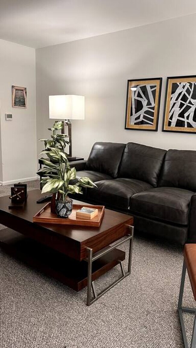 Foto del edificio - 475 E Merrill Ave