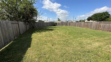 Building Photo - 17123 Oakwood Chase Dr Building Photo - 17123 Oakwood Chase Dr